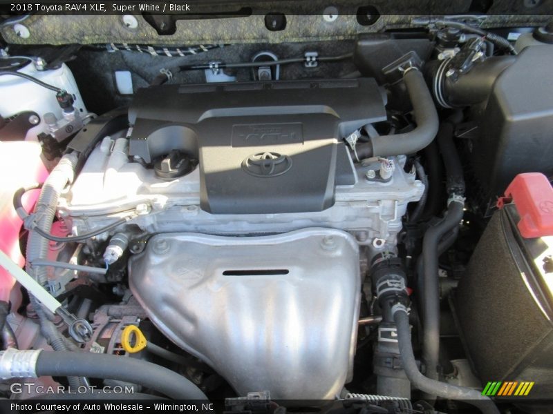 Super White / Black 2018 Toyota RAV4 XLE