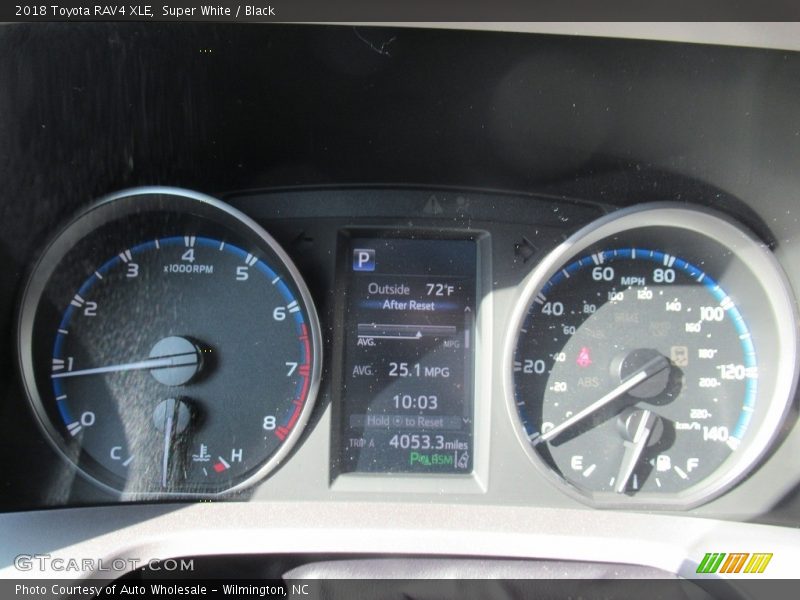 Super White / Black 2018 Toyota RAV4 XLE