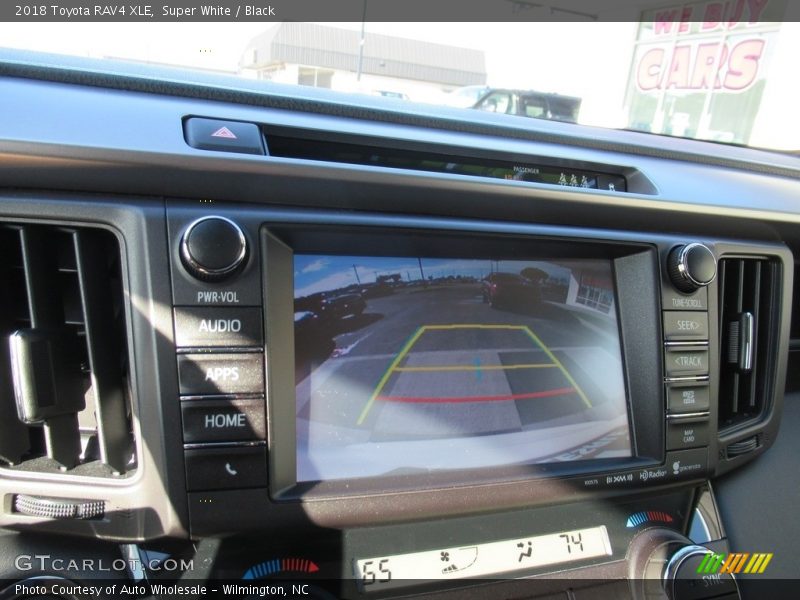 Super White / Black 2018 Toyota RAV4 XLE