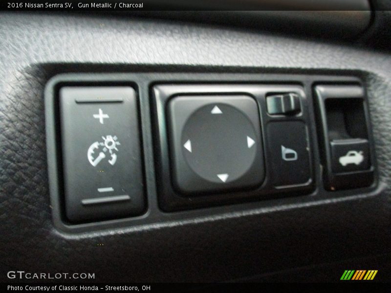 Gun Metallic / Charcoal 2016 Nissan Sentra SV