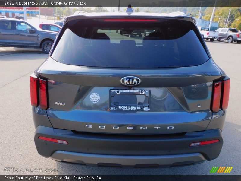 Gravity Gray / Black 2021 Kia Sorento S AWD