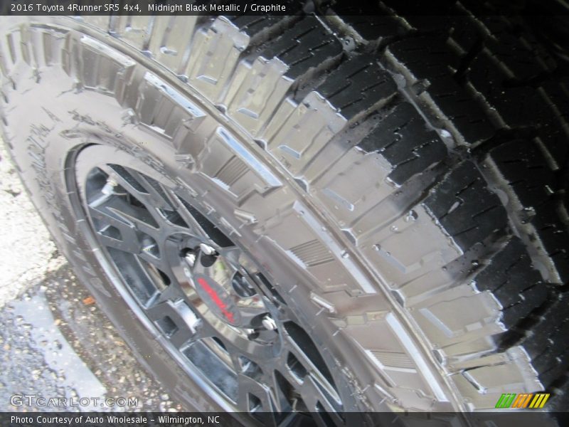Midnight Black Metallic / Graphite 2016 Toyota 4Runner SR5 4x4
