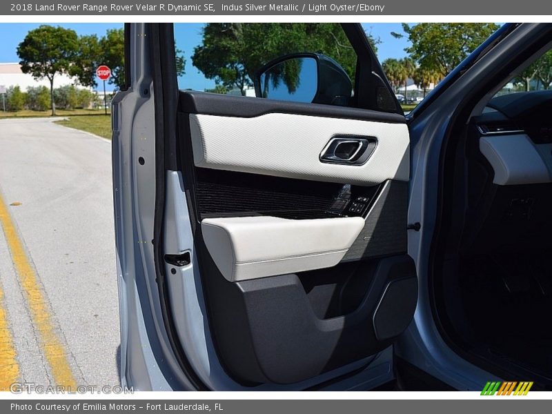 Indus Silver Metallic / Light Oyster/Ebony 2018 Land Rover Range Rover Velar R Dynamic SE