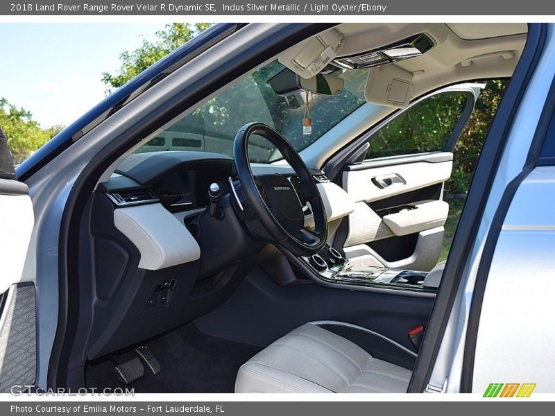 Indus Silver Metallic / Light Oyster/Ebony 2018 Land Rover Range Rover Velar R Dynamic SE