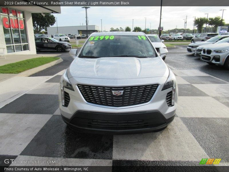Radiant Silver Metallic / Light Platinum/Jet Black 2019 Cadillac XT4 Luxury