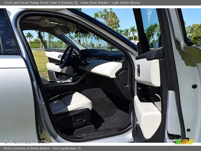 Indus Silver Metallic / Light Oyster/Ebony 2018 Land Rover Range Rover Velar R Dynamic SE