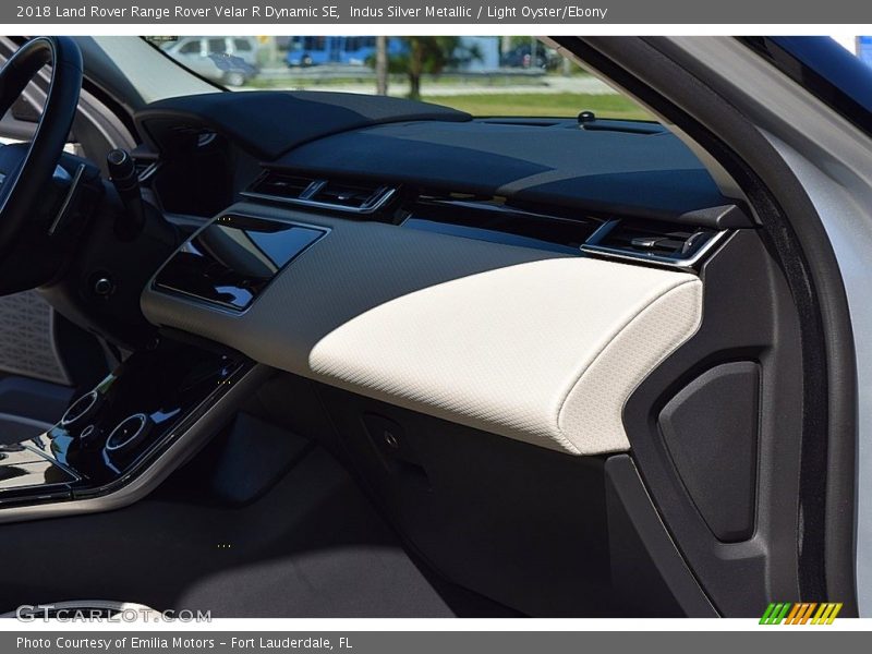 Indus Silver Metallic / Light Oyster/Ebony 2018 Land Rover Range Rover Velar R Dynamic SE
