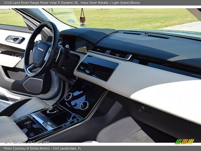 Indus Silver Metallic / Light Oyster/Ebony 2018 Land Rover Range Rover Velar R Dynamic SE
