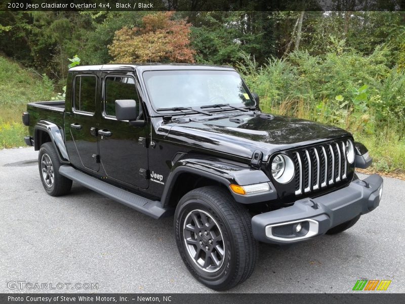 Front 3/4 View of 2020 Gladiator Overland 4x4