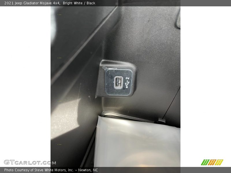 Bright White / Black 2021 Jeep Gladiator Mojave 4x4