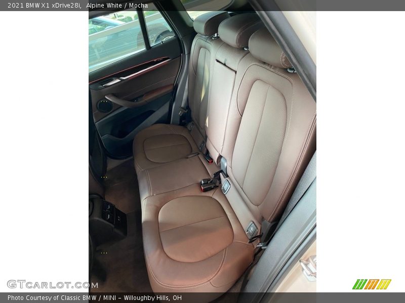 Alpine White / Mocha 2021 BMW X1 xDrive28i
