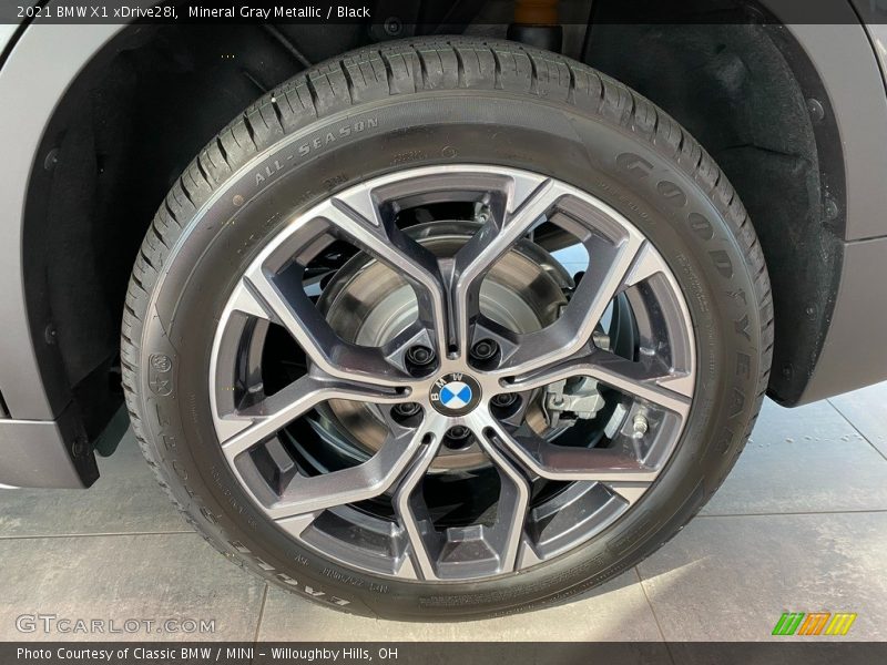 Mineral Gray Metallic / Black 2021 BMW X1 xDrive28i