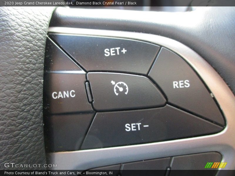 Diamond Black Crystal Pearl / Black 2020 Jeep Grand Cherokee Laredo 4x4