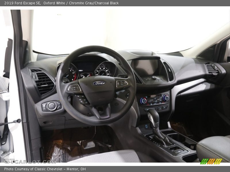 Oxford White / Chromite Gray/Charcoal Black 2019 Ford Escape SE