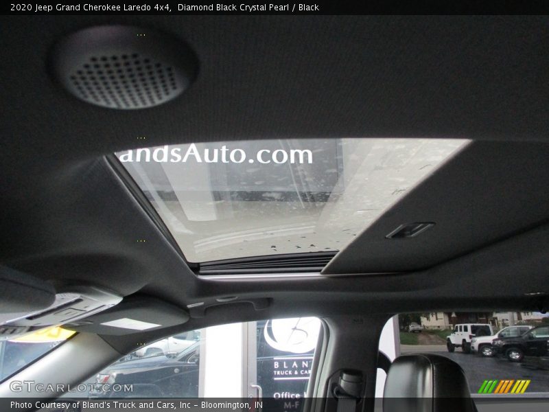 Diamond Black Crystal Pearl / Black 2020 Jeep Grand Cherokee Laredo 4x4