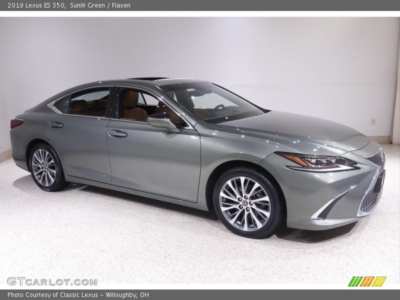 Front 3/4 View of 2019 ES 350