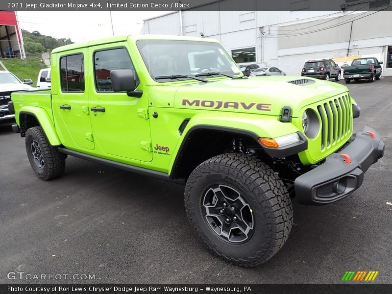 Front 3/4 View of 2021 Gladiator Mojave 4x4