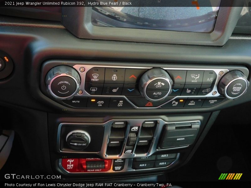 Controls of 2021 Wrangler Unlimited Rubicon 392