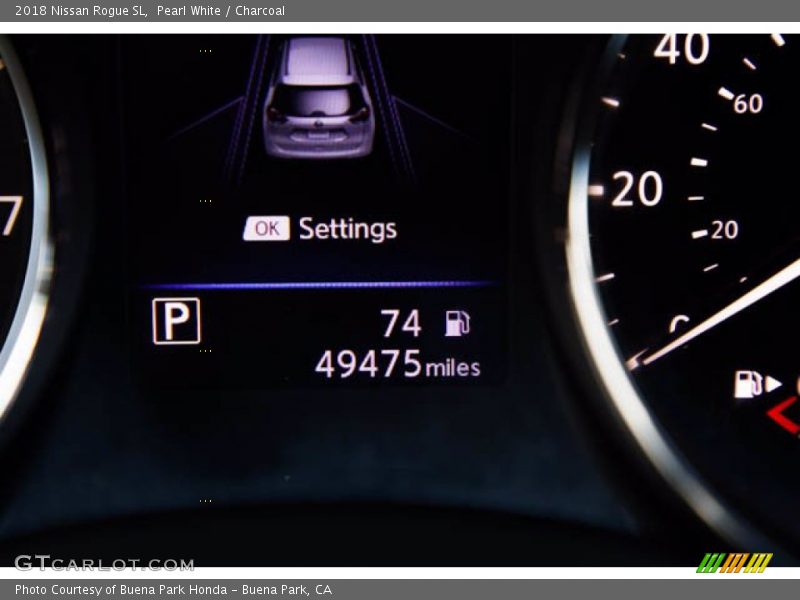 Pearl White / Charcoal 2018 Nissan Rogue SL