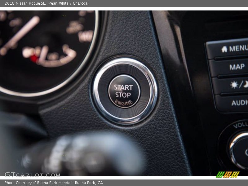 Pearl White / Charcoal 2018 Nissan Rogue SL