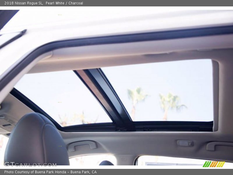 Pearl White / Charcoal 2018 Nissan Rogue SL