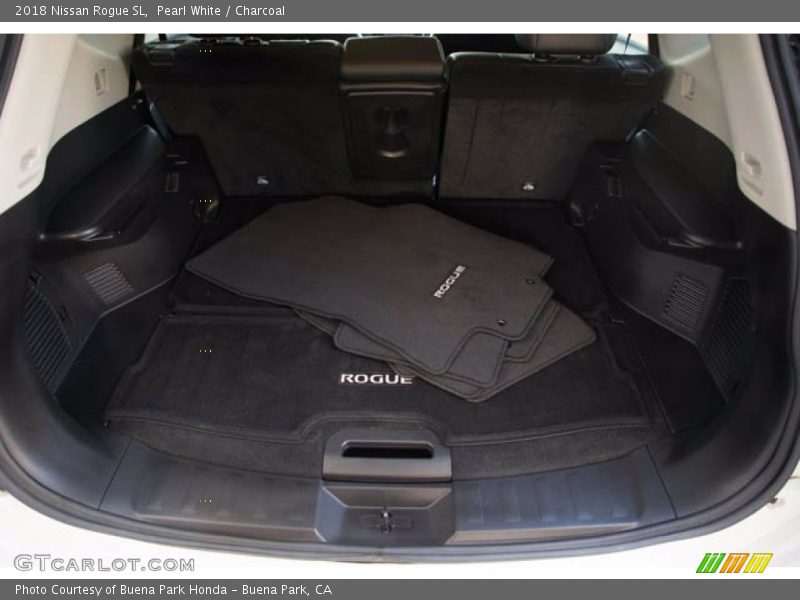 Pearl White / Charcoal 2018 Nissan Rogue SL
