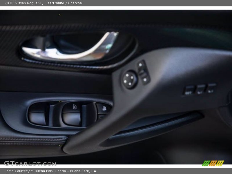 Pearl White / Charcoal 2018 Nissan Rogue SL