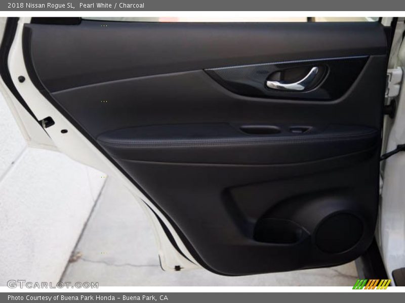 Pearl White / Charcoal 2018 Nissan Rogue SL