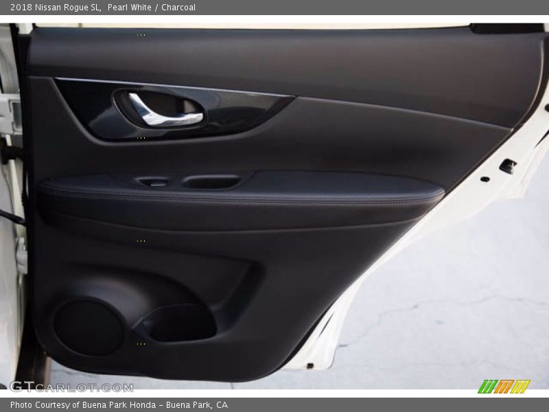 Pearl White / Charcoal 2018 Nissan Rogue SL