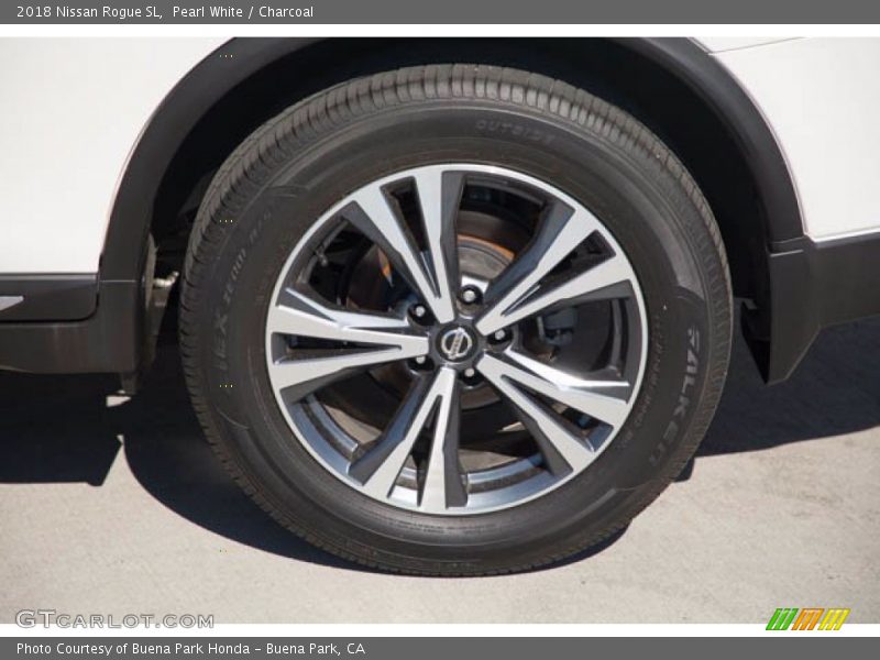 Pearl White / Charcoal 2018 Nissan Rogue SL