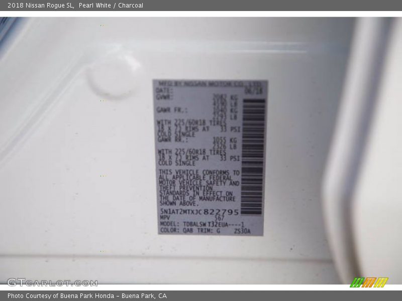 Pearl White / Charcoal 2018 Nissan Rogue SL