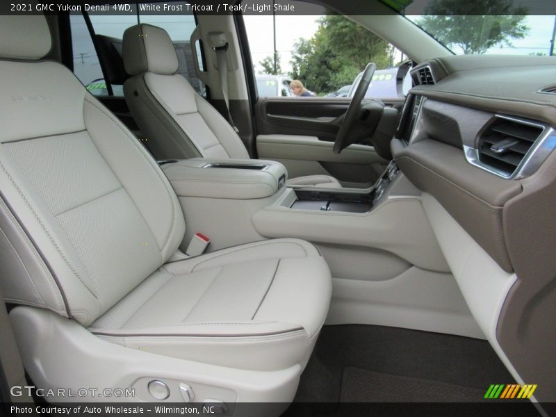 White Frost Tricoat / Teak/­Light Shale 2021 GMC Yukon Denali 4WD