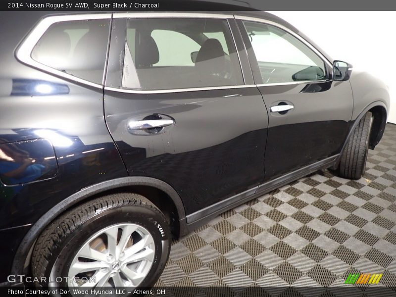Super Black / Charcoal 2014 Nissan Rogue SV AWD