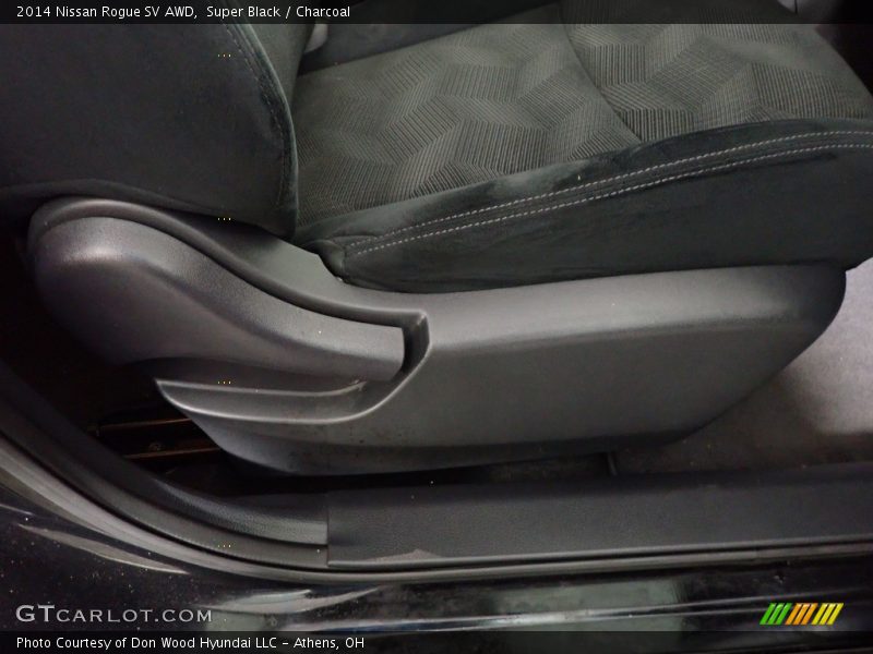 Super Black / Charcoal 2014 Nissan Rogue SV AWD
