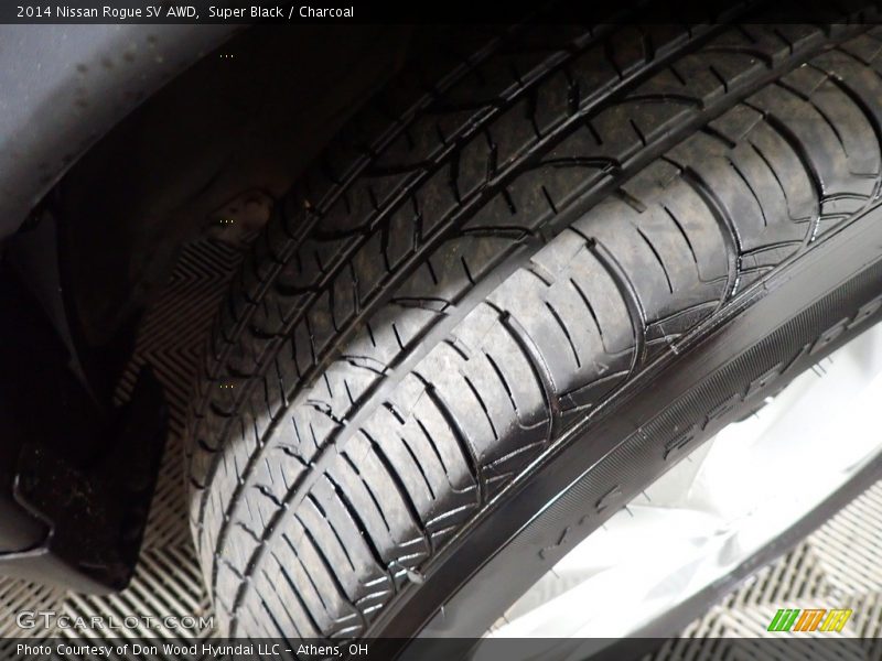 Super Black / Charcoal 2014 Nissan Rogue SV AWD