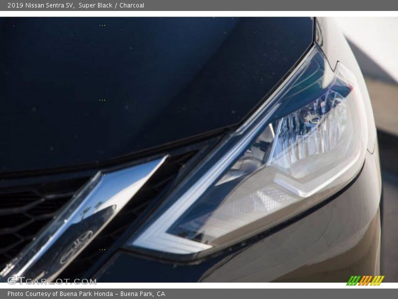 Super Black / Charcoal 2019 Nissan Sentra SV