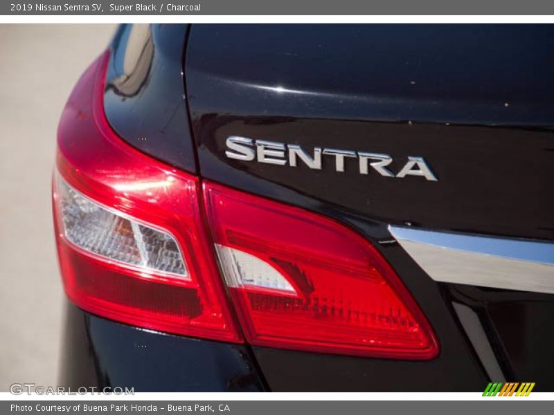 Super Black / Charcoal 2019 Nissan Sentra SV