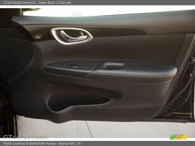 Super Black / Charcoal 2019 Nissan Sentra SV