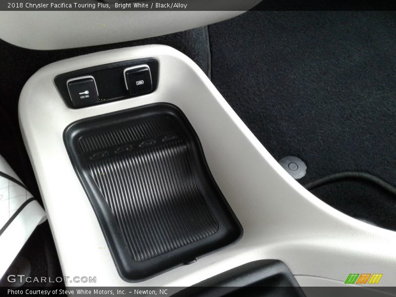 Bright White / Black/Alloy 2018 Chrysler Pacifica Touring Plus