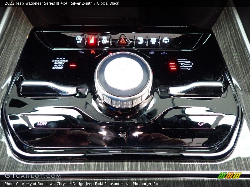 Silver Zynith / Global Black 2022 Jeep Wagoneer Series III 4x4