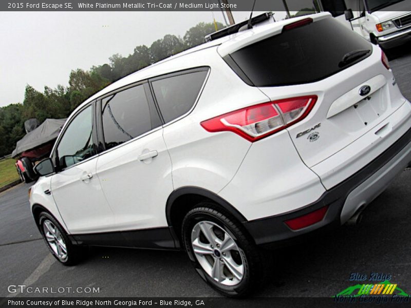 White Platinum Metallic Tri-Coat / Medium Light Stone 2015 Ford Escape SE