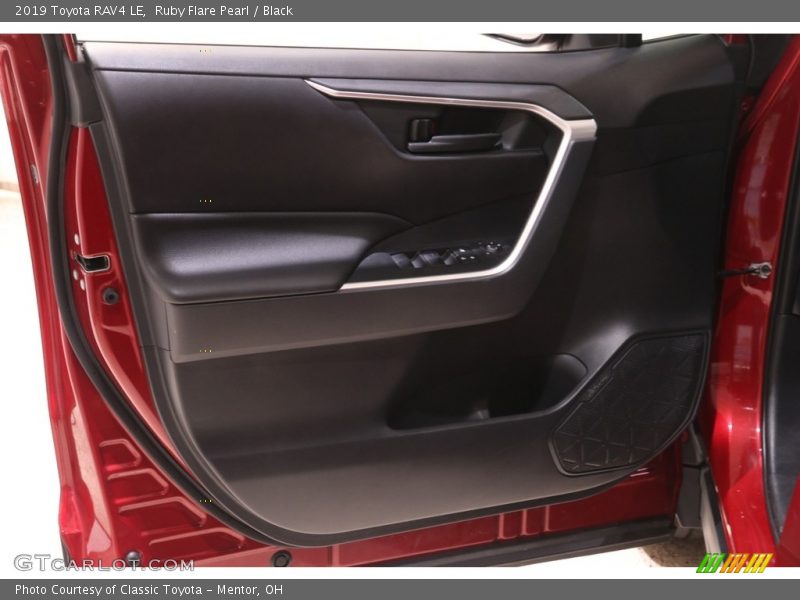 Ruby Flare Pearl / Black 2019 Toyota RAV4 LE