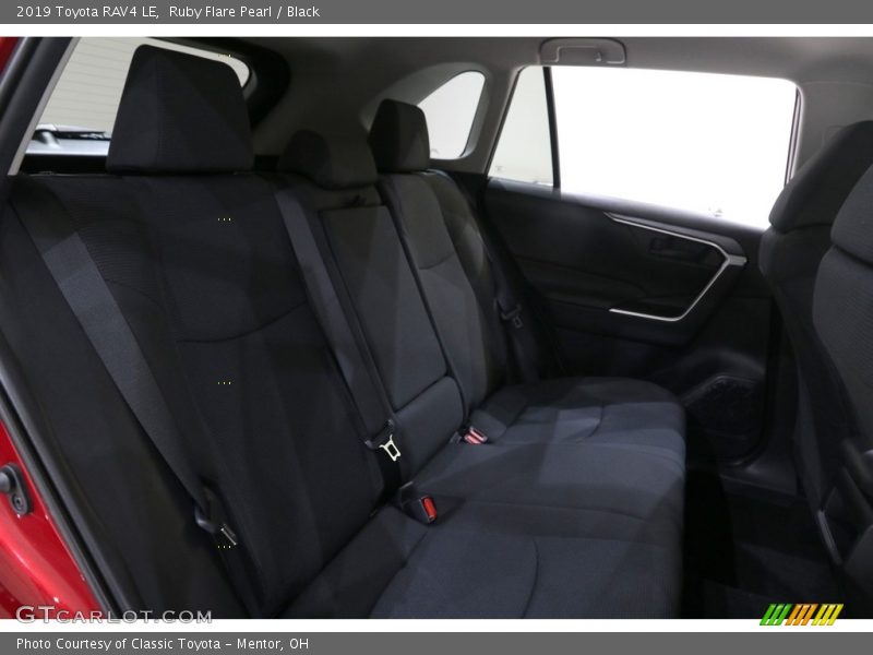 Ruby Flare Pearl / Black 2019 Toyota RAV4 LE