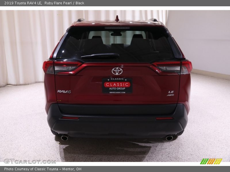 Ruby Flare Pearl / Black 2019 Toyota RAV4 LE
