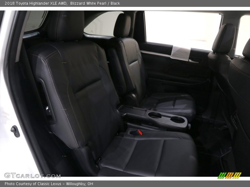 Blizzard White Pearl / Black 2018 Toyota Highlander XLE AWD