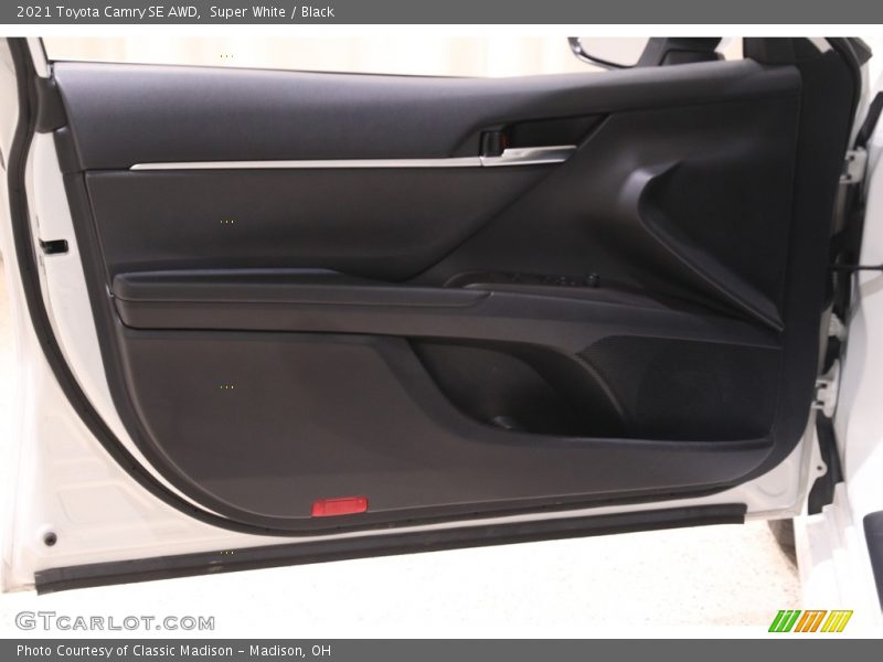 Super White / Black 2021 Toyota Camry SE AWD