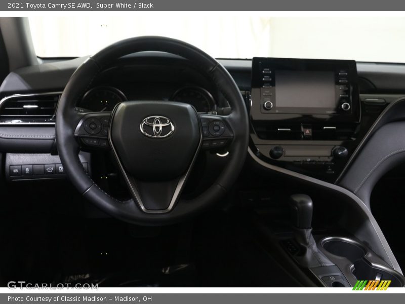 Super White / Black 2021 Toyota Camry SE AWD