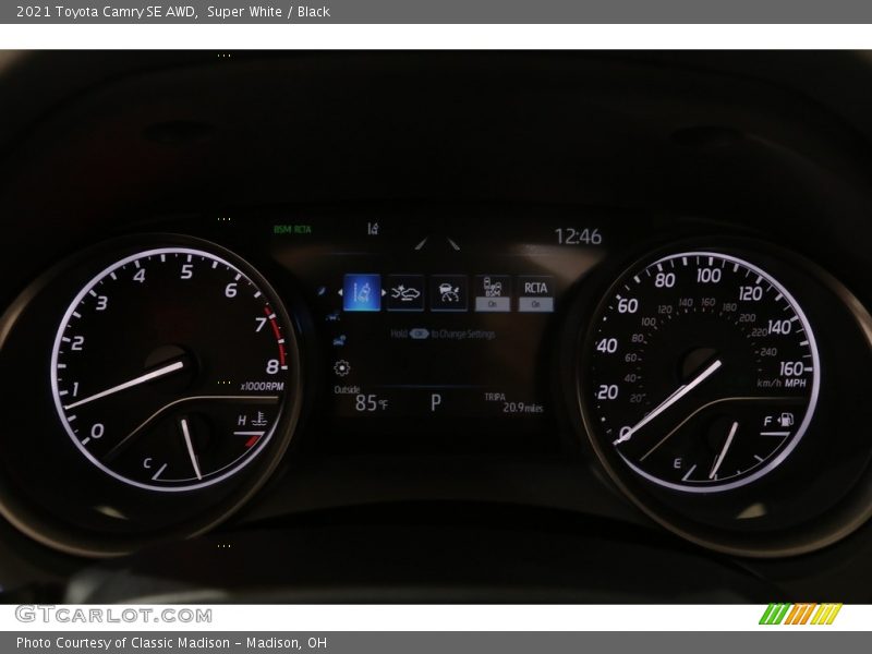 Super White / Black 2021 Toyota Camry SE AWD