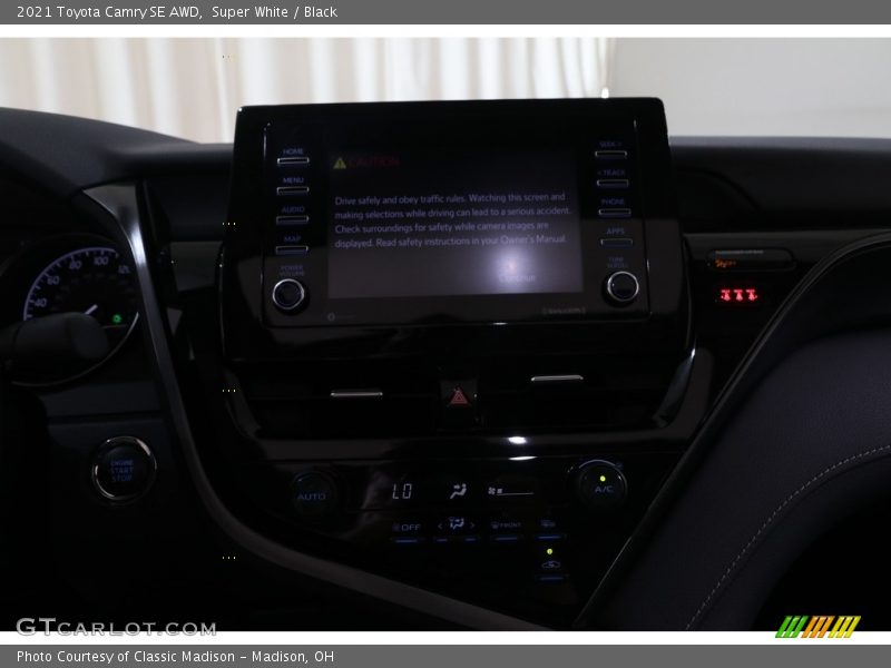 Super White / Black 2021 Toyota Camry SE AWD