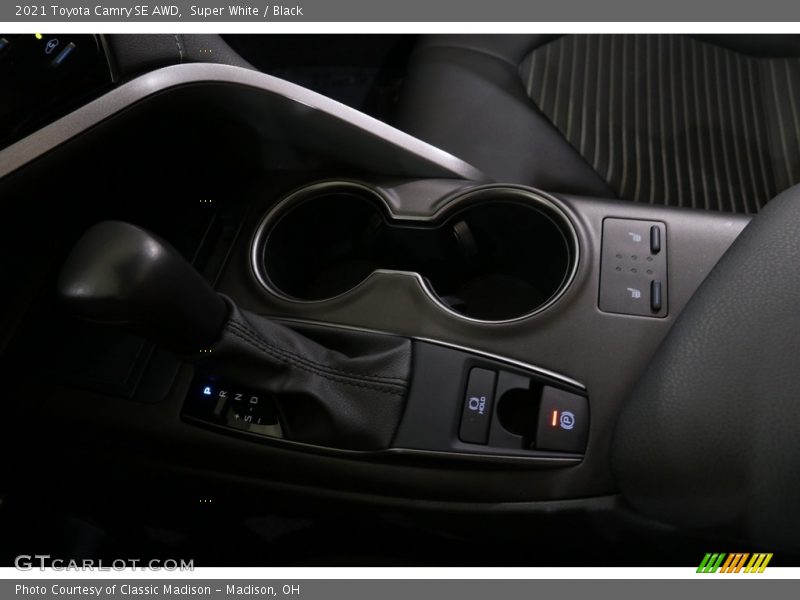 Super White / Black 2021 Toyota Camry SE AWD